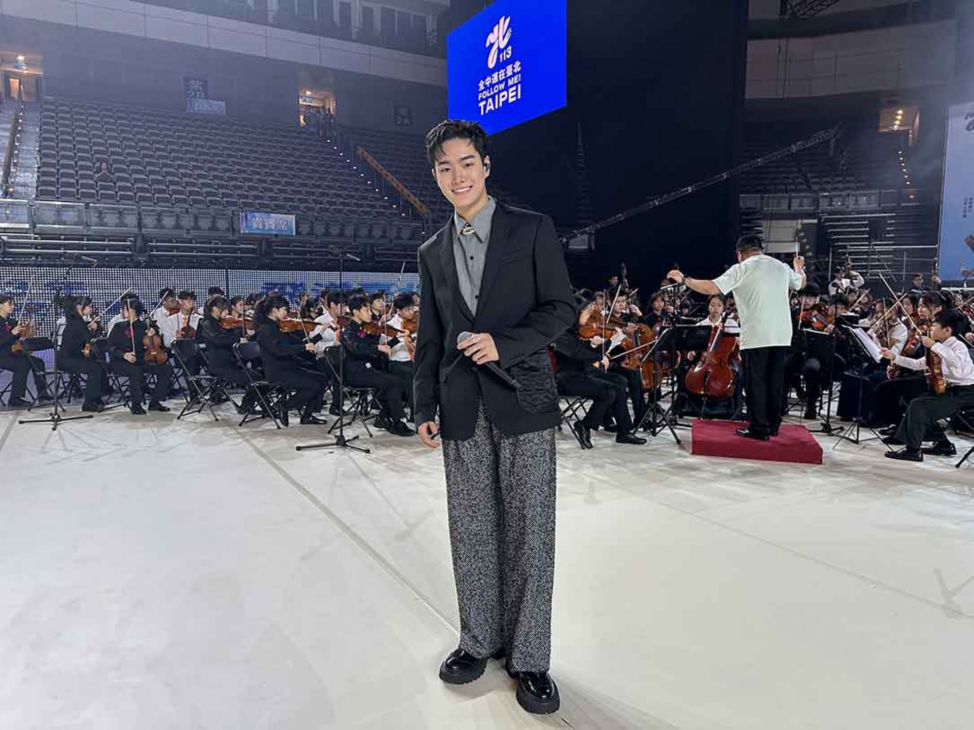 AcQUA源少年須弘道與介壽國中、敦化國中的弦樂團合作演出，演出前彩排照。（照片提供：種子音樂）