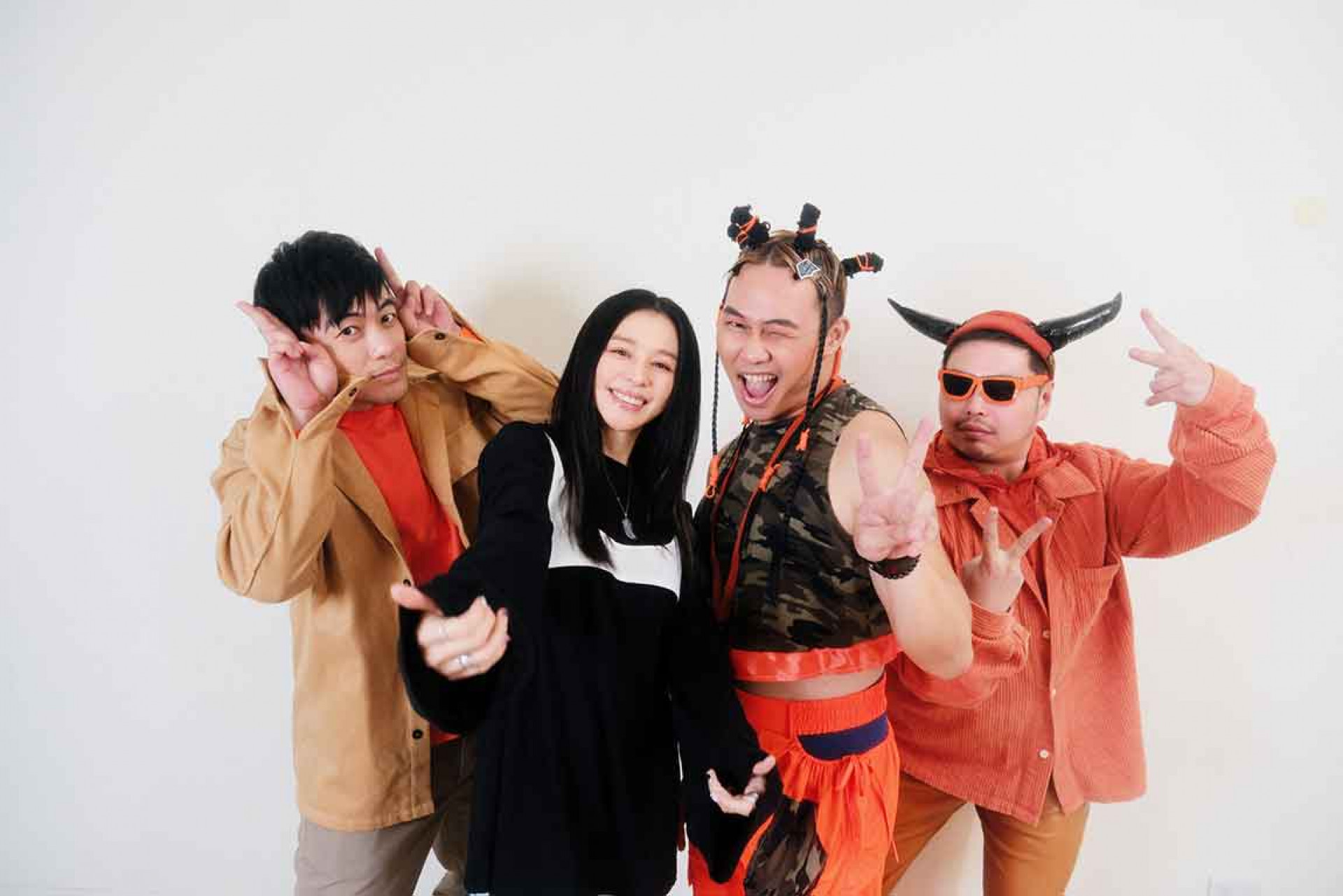 那那大師重現「黑色餅乾」經典造型與歌曲迎接徐若瑄