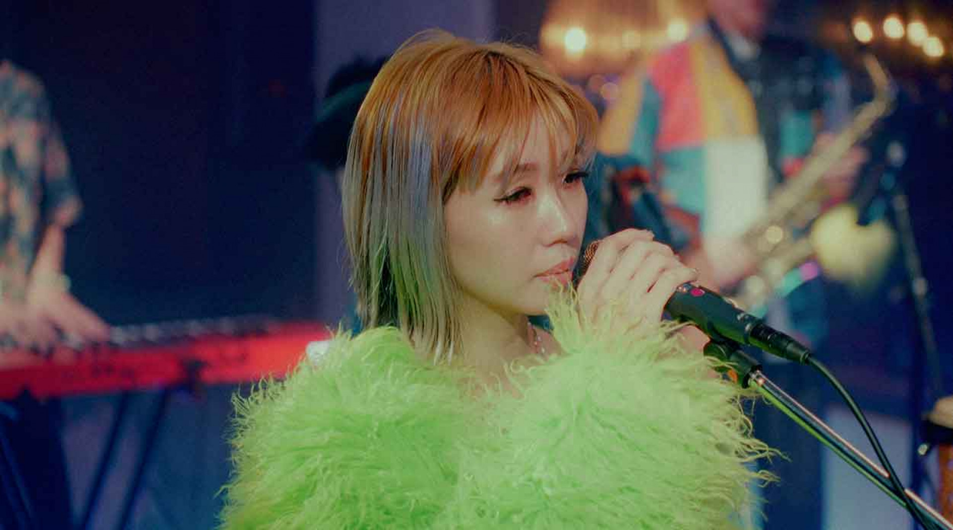 聲線縹緲迷幻的女主唱-Suzy,本次也負責藝術設計