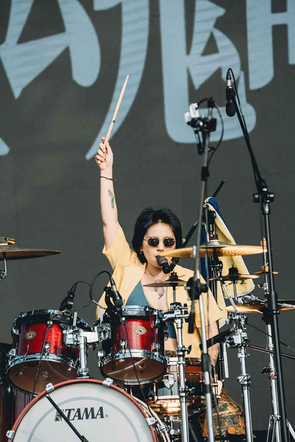 康士坦的變化球鼓手小米-(照片:出日音樂)