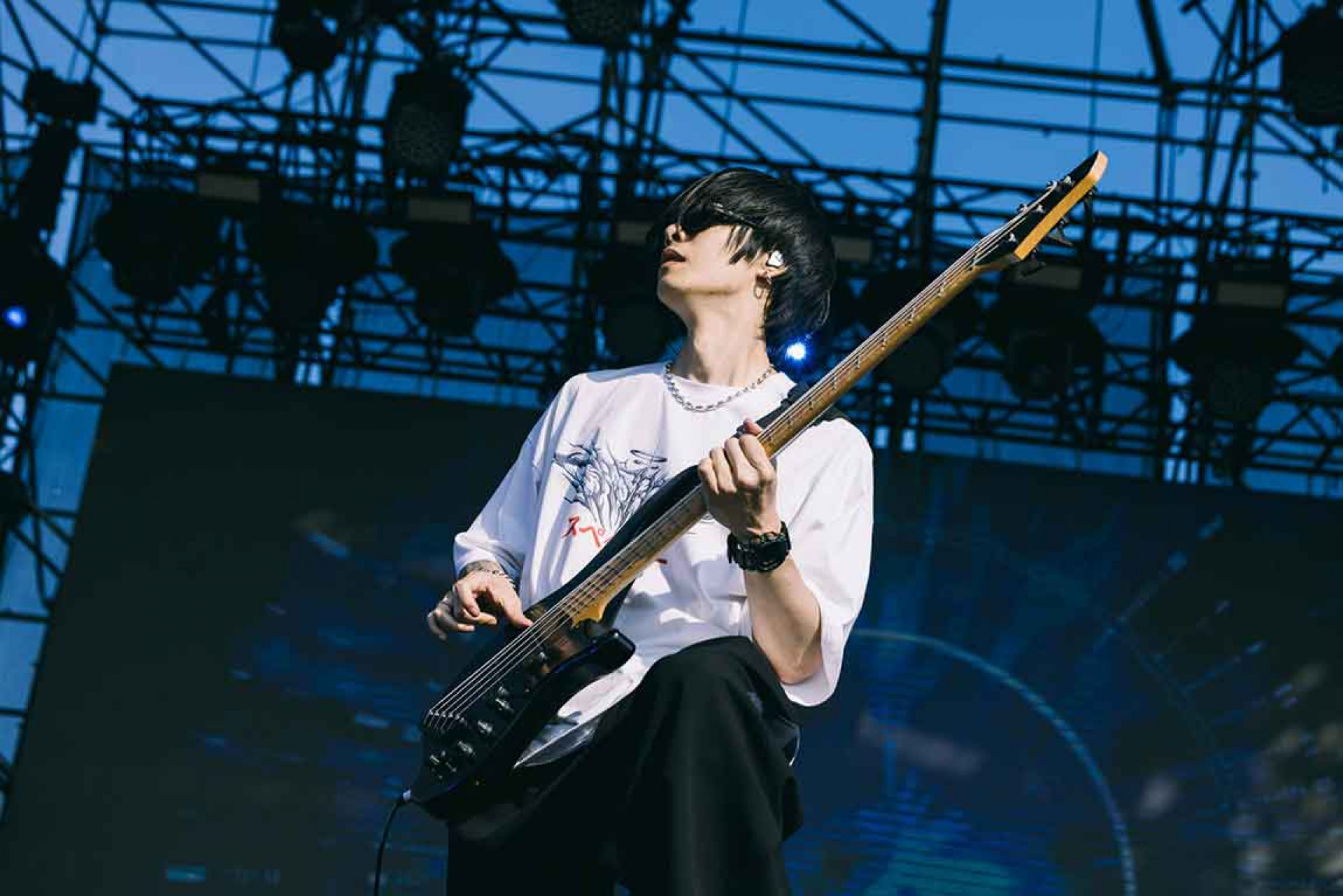 康士坦的變化球貝斯手金毛-(照片:出日音樂)