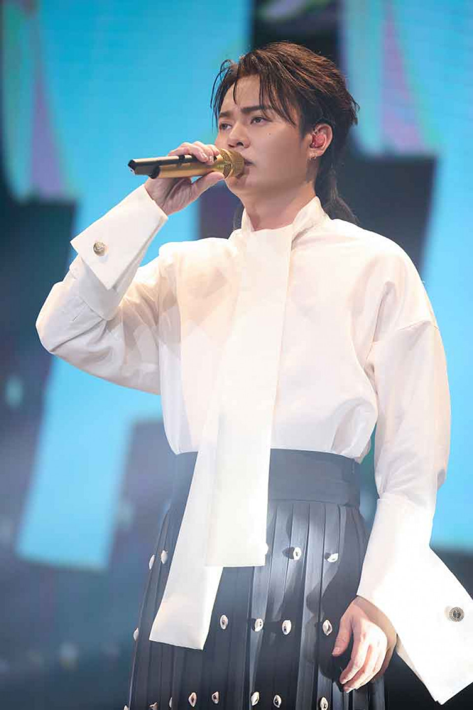 許富凱身為高雄囝仔終於唱回家鄉