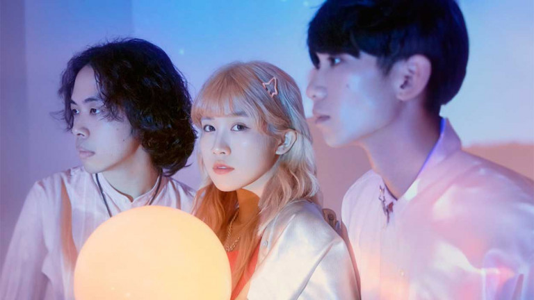 粉色搖滾樂團「奶油貝狗咬」推出全新單曲〈海邊的你〉 打造獨特「台味」的後座情歌