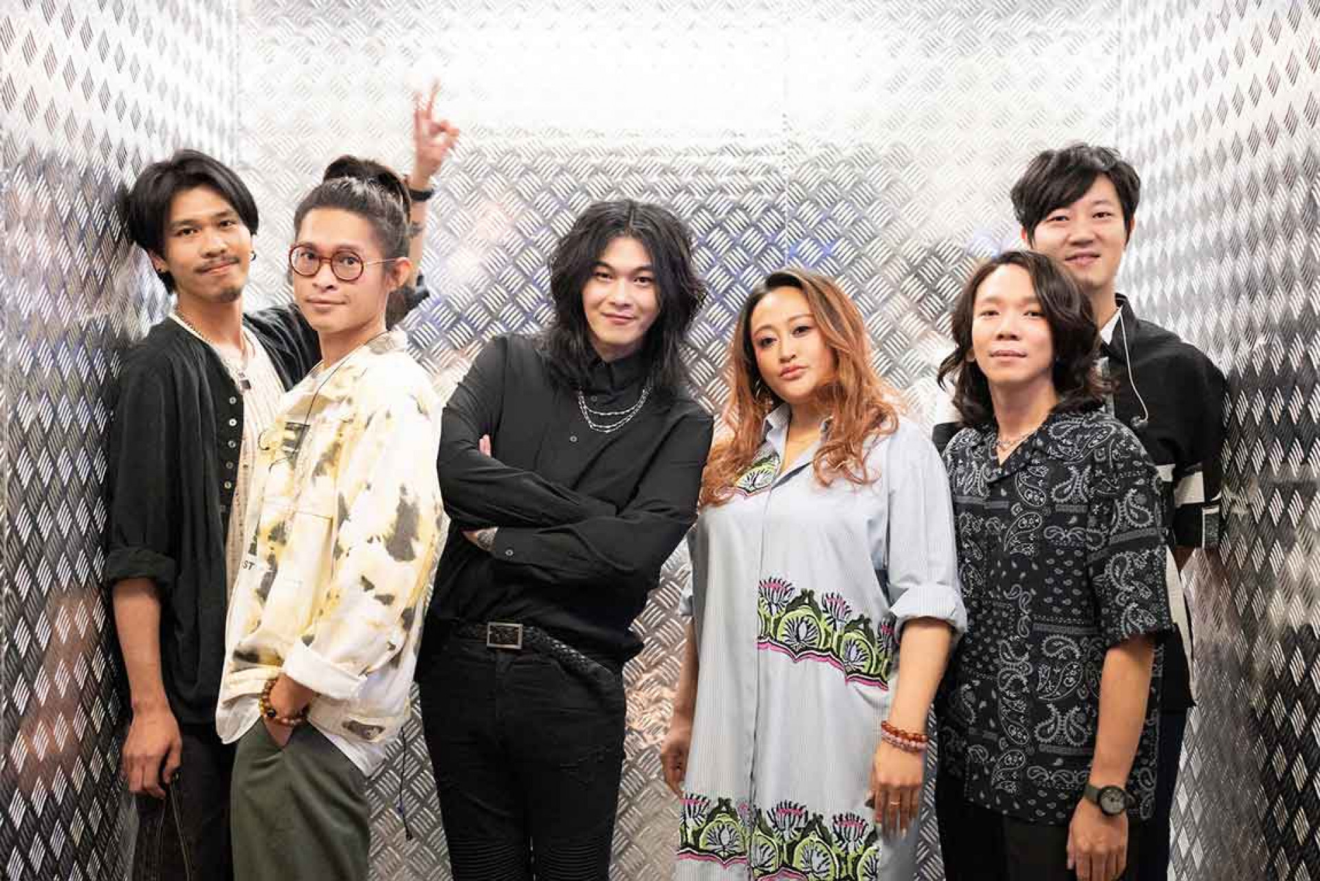 圖01：麋先生〈都是浪漫害的〉巡演邀「靈魂DIVA」家家在上海浪漫合體。（相信音樂提供）