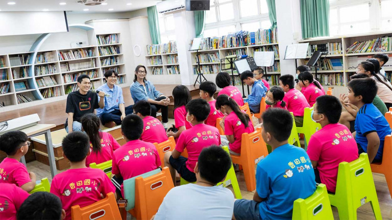 宇宙人《α：回到未來》演唱會佳評如潮 受邀前進校園一日老師體驗 小玉童心未泯無包袱學猴叫