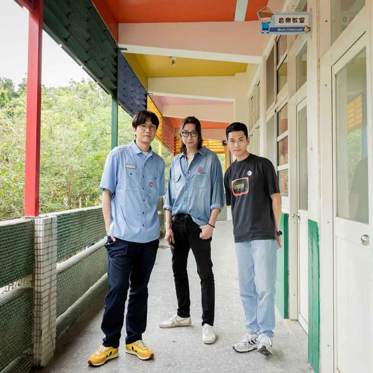 圖03:宇宙人前進彰化縣香田小學,擔任一日音樂老師。(相信音樂提供)