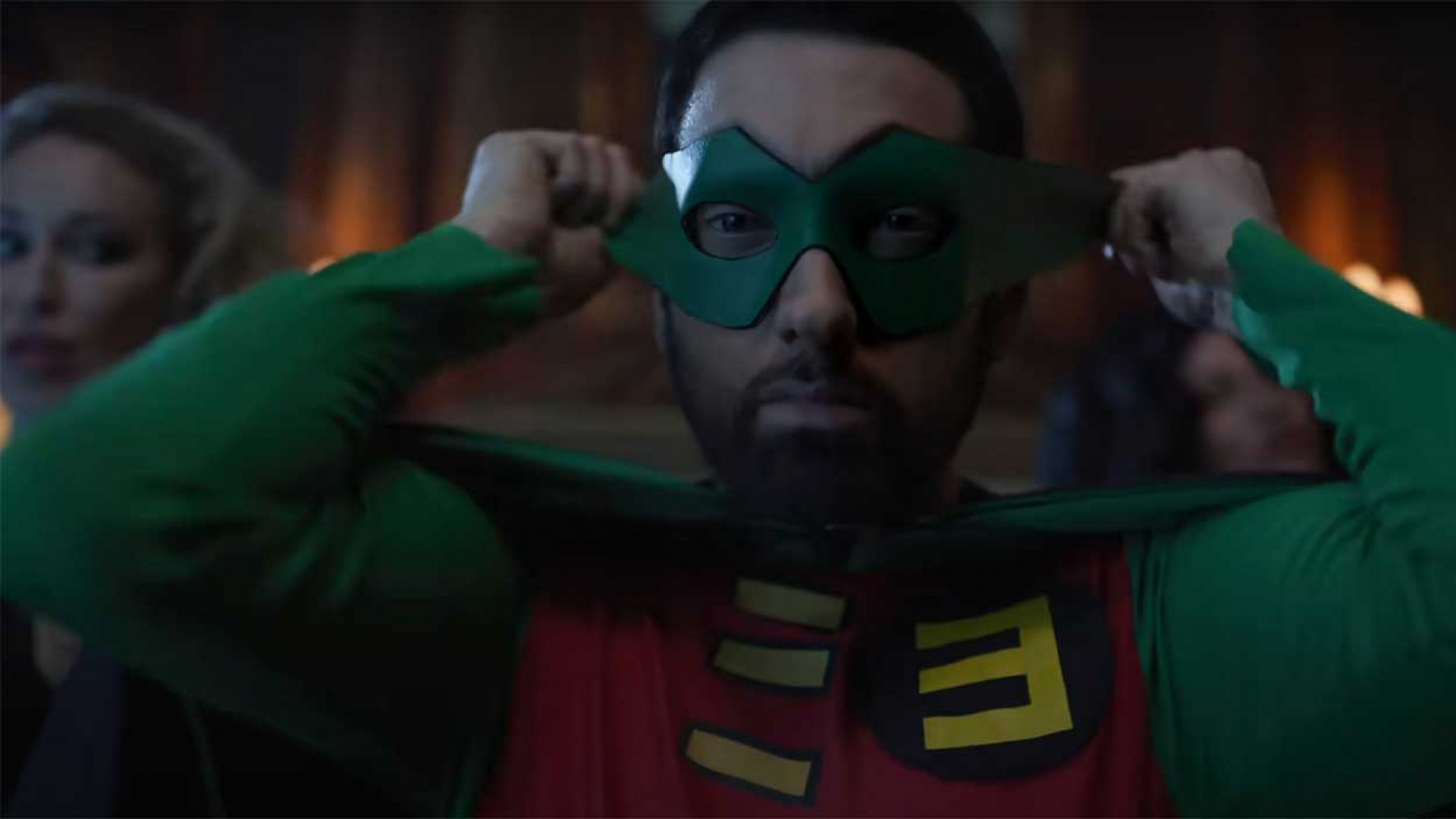 阿姆穿上緊身衣化身-Rap-Boy---截自Eminem-YouTube