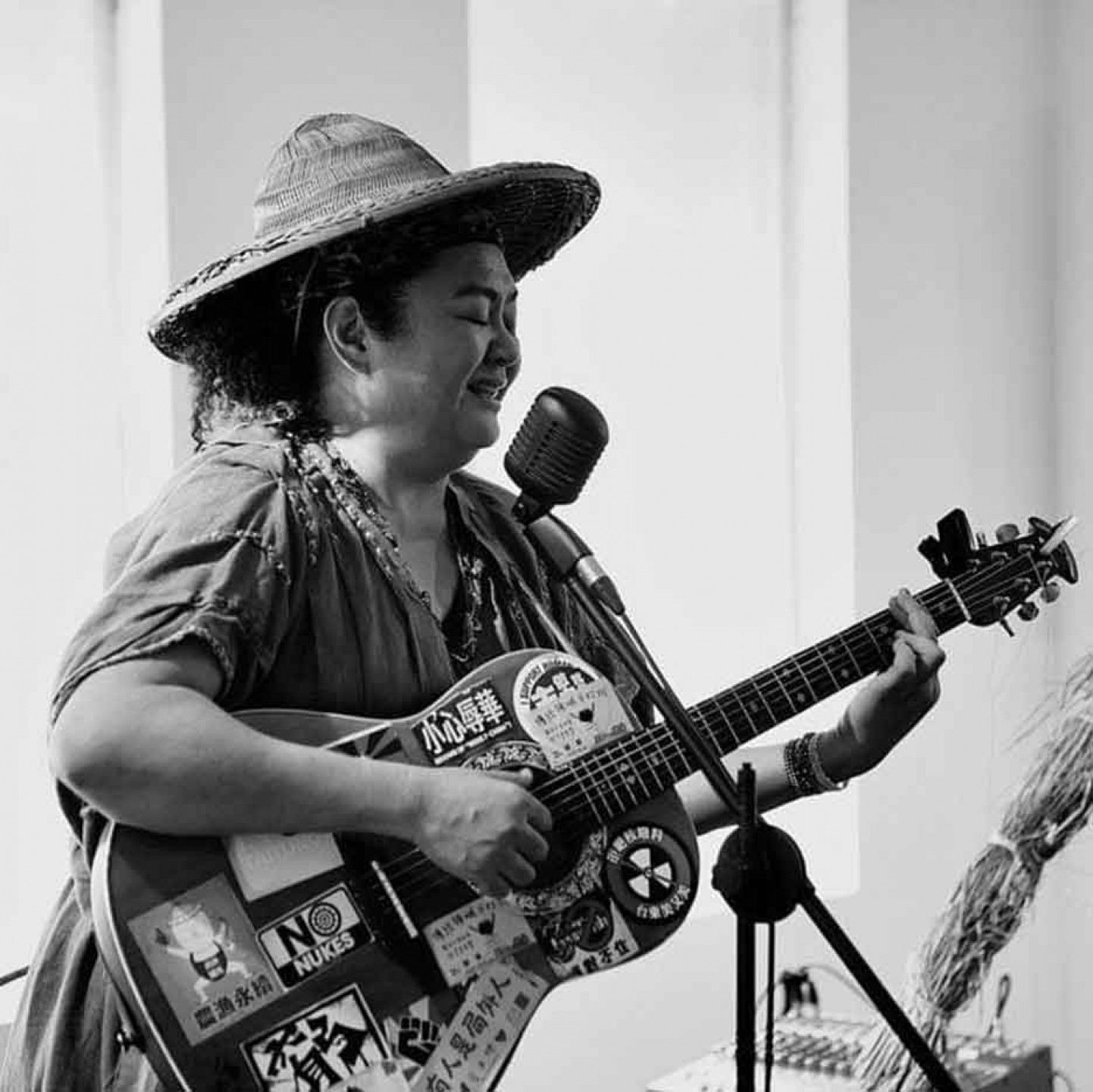 巴奈日前走訪全台咖啡店舉辦小型音樂巡迴,獲得不少好評