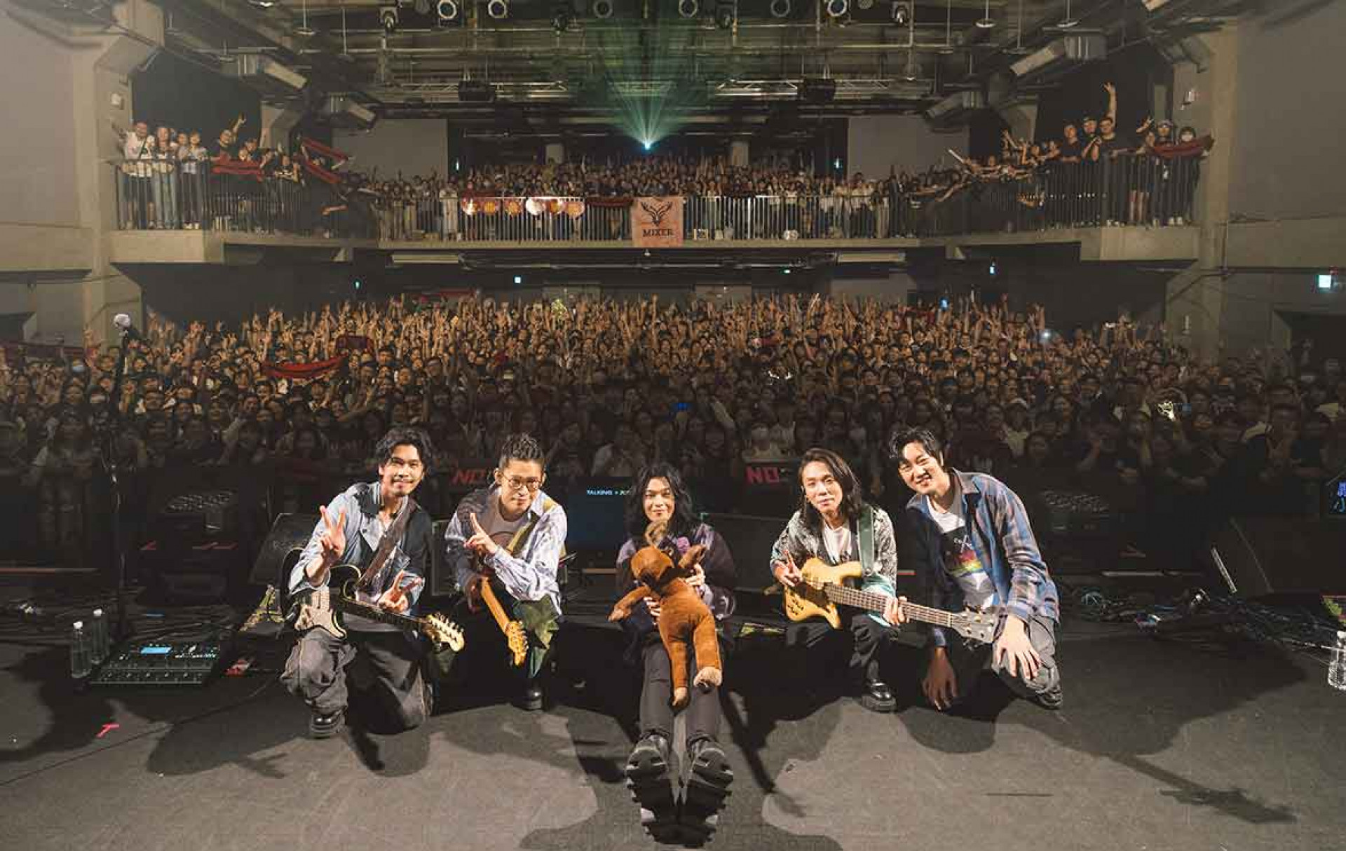 圖04:麋先生以〈都是浪漫害的〉最終場首度唱進香港。(相信音樂提供)