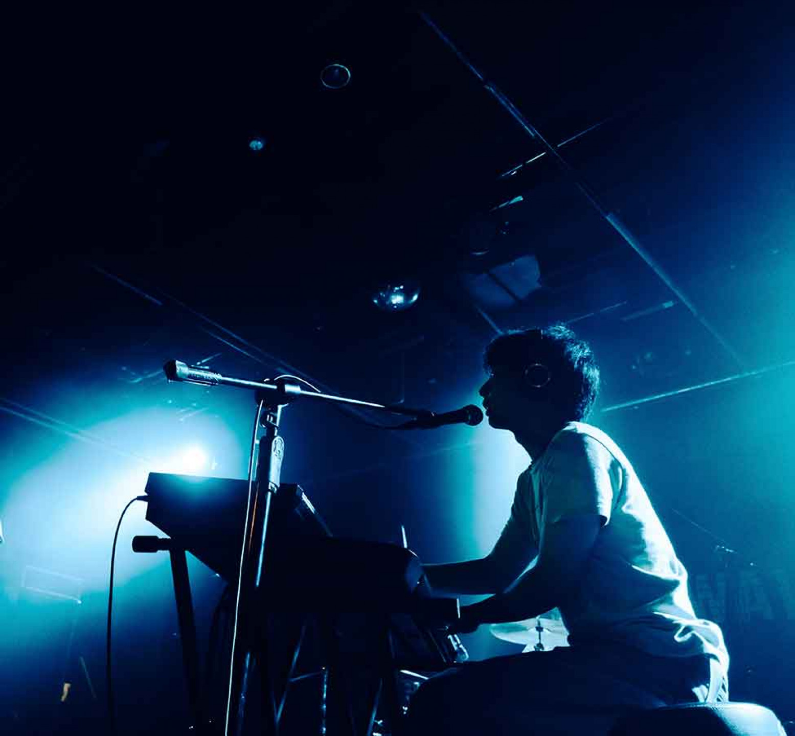 「我是機車少女」人聲、合成器手凌元耕與日本樂團-xiexie-合作〈kiwi〉