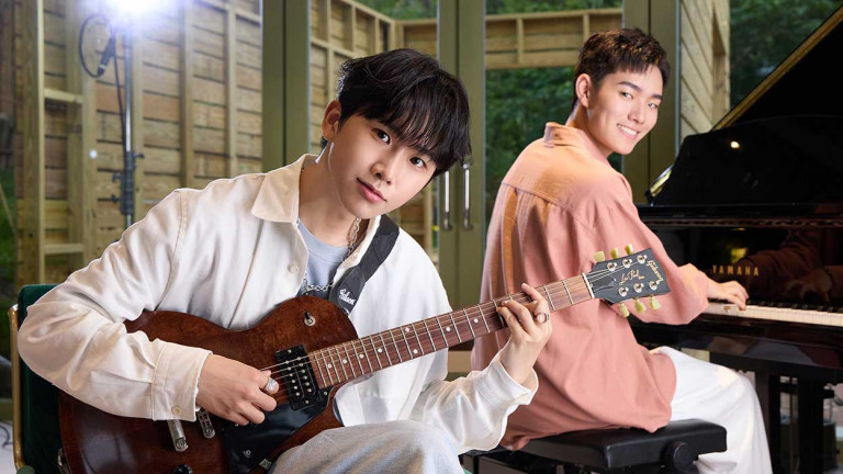 AcQUA源少年黃莑茗、須弘道推出新作《期待著你的出現》 露營區拍攝MV黃莑茗面臨蟲蟲危機 佛系借過不殺生