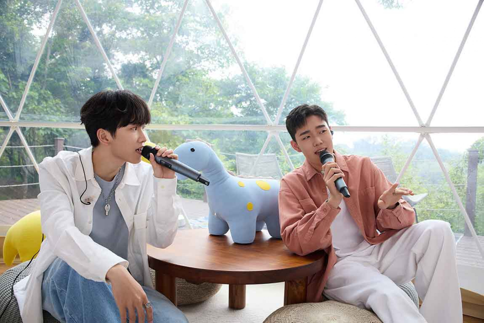 「潛力超能量男團」AcQUA源少年的黃莑茗與須弘道於本月18日推出最新單曲〈期待著你的出現〉)(照片提供:種子音樂)