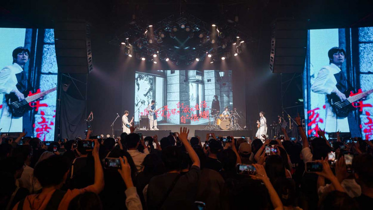 康士坦的變化球「眠月線」演唱會首度前進馬來西亞 全場集體大合唱 驚呼：「這樣真的可以嘛！謝謝你們的愛！」