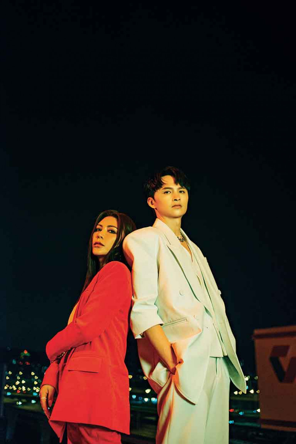 直式_(左起)艾怡良、陳建瑋