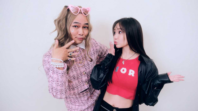 Kimberley 陳芳語發行全新專輯《KIKI》來到那那大師節目飆歌！那那化身〈玻璃心〉MV造型迎接 被大讚「還原度100%！」