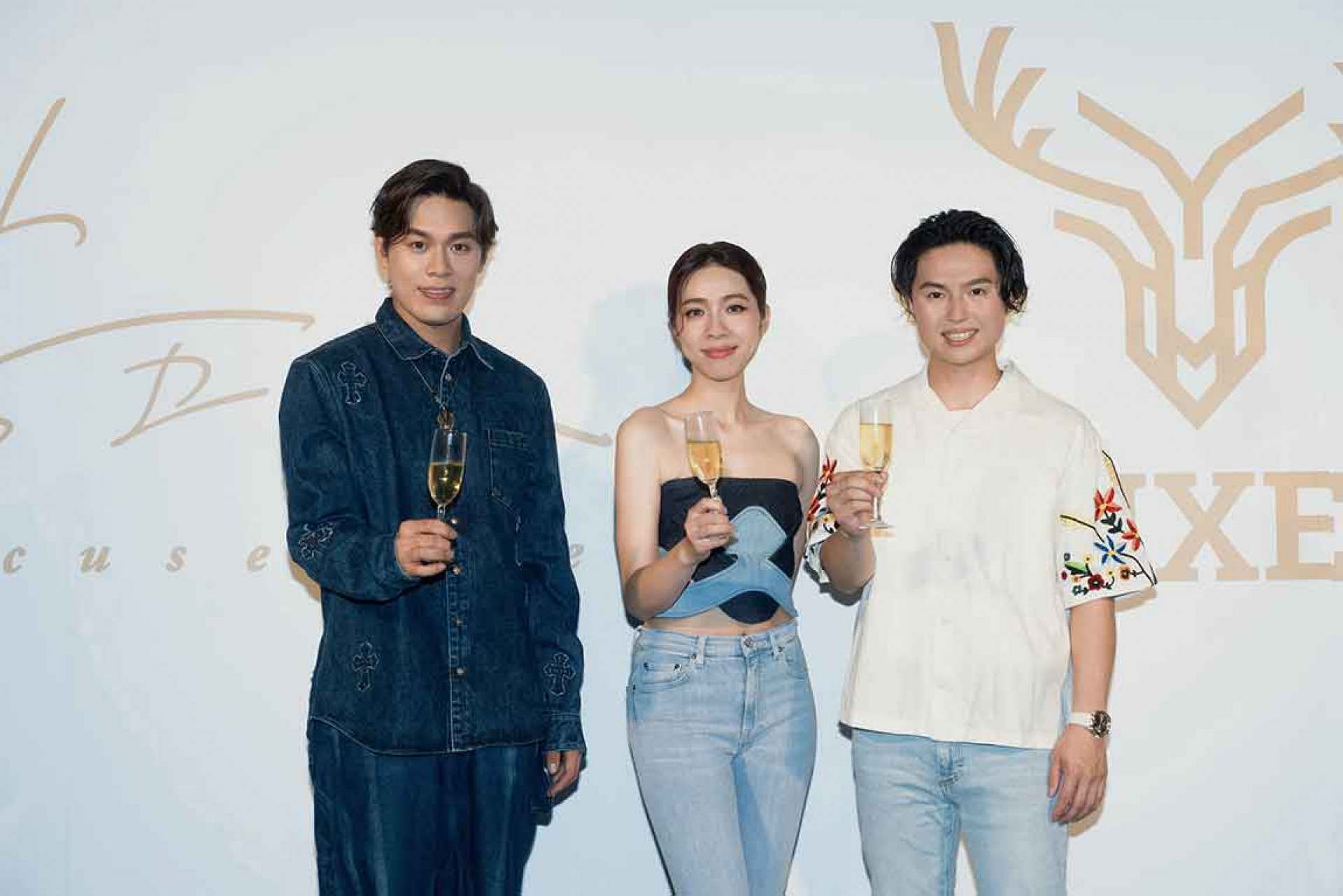 圖04:告五人舉杯祝賀奪金曲。(相信音樂提供)