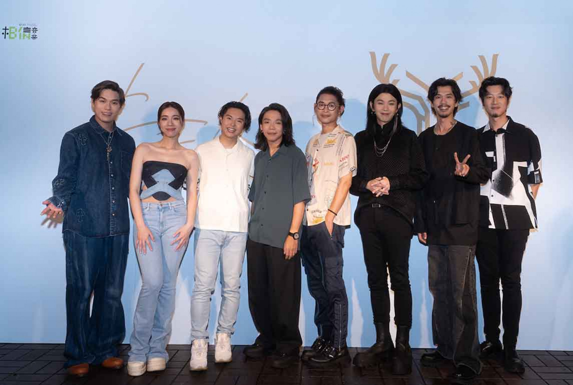 圖02:金曲前輩麋先生大氣祝賀告五人奪金曲。(相信音樂提供)