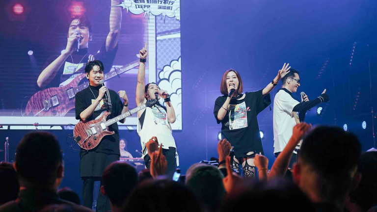 小男孩樂團等兩年開唱 新科金曲歌后現身力挺 團員嗨喊：歌后好！