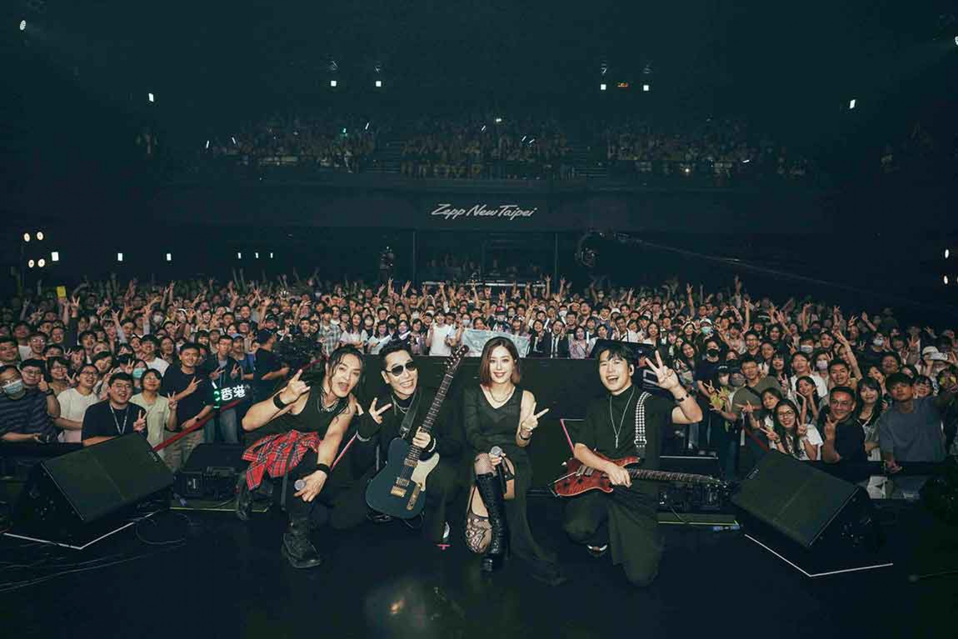 小男孩樂團演出合照