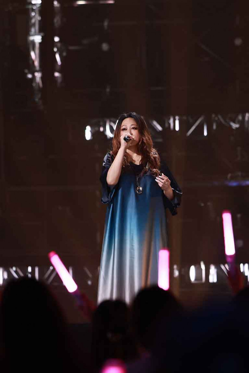 圖03:家家一開口驚豔全場,網友封她是「寶藏歌手」。(-浙江衛視-天賜的聲音提供)