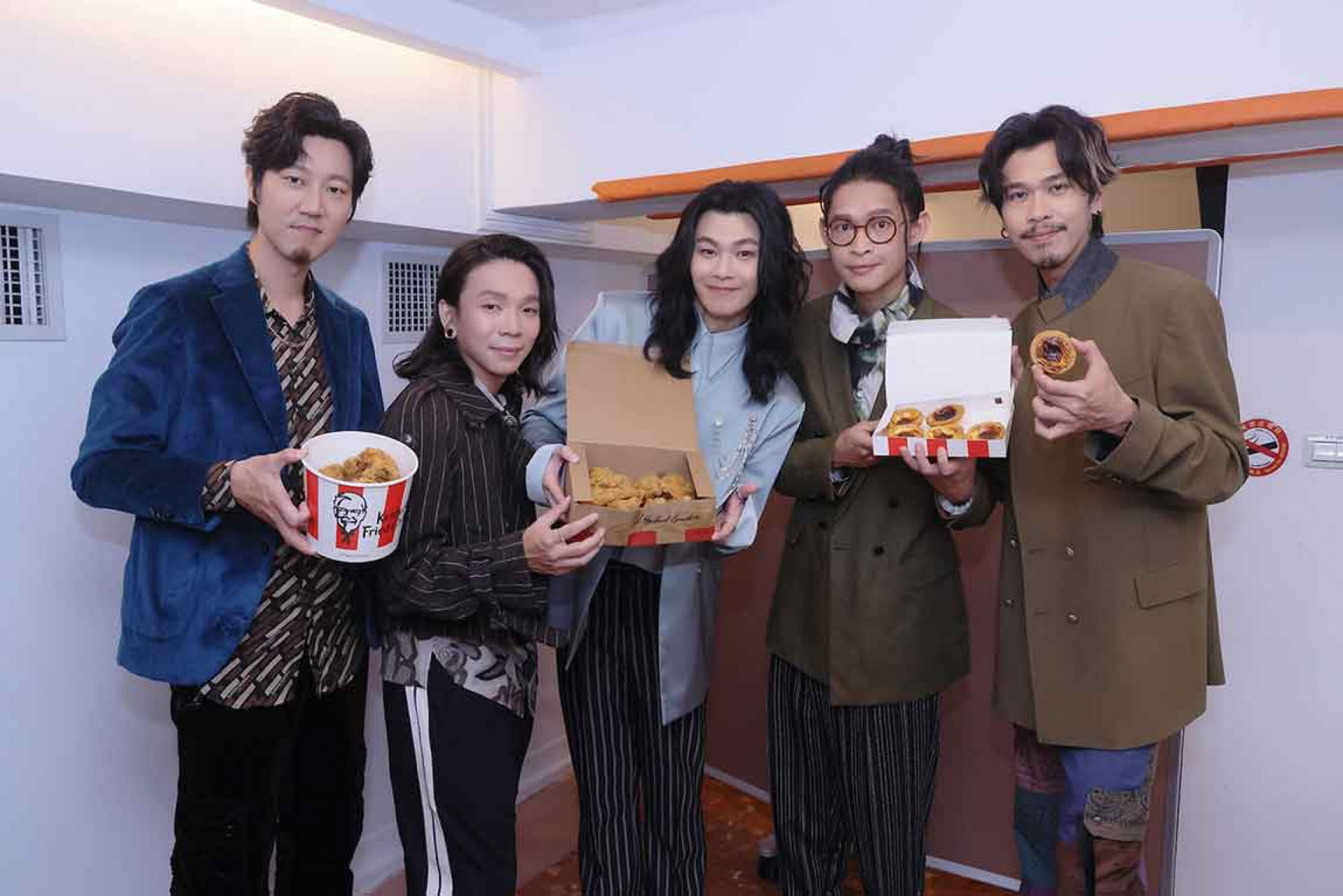 圖05:麋先生的超高人氣接獲不少合作廠商邀約,肯德基以美味炸雞與蛋撻一同為9_21演唱會應援。(相信音樂提供)