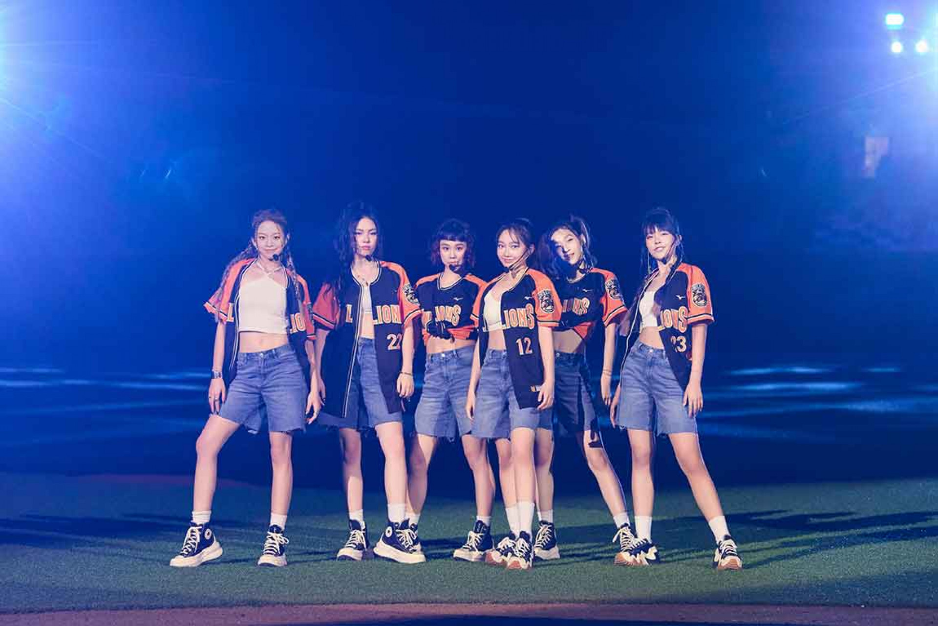 大巨蛋演出03(左起:粼粼、Vikky、品妡、栩栩、熙妍、丞妘)