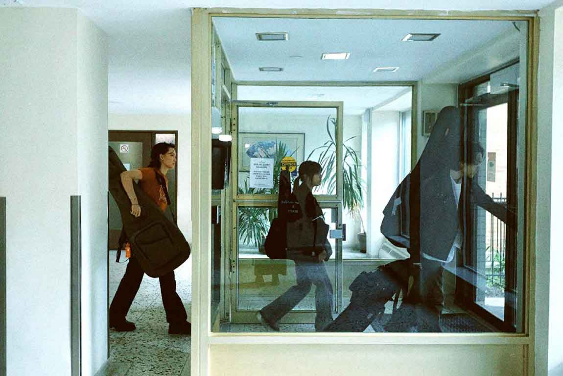 令晴Lynn首波演奏單曲〈Toyota-Spaceship〉封面