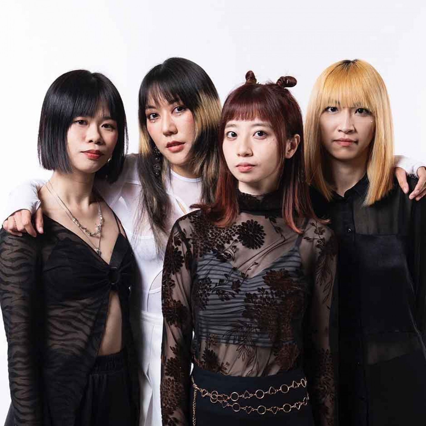 高小糕化身「惡質姊妹」前進全新音樂選秀節目《一起聽團吧》