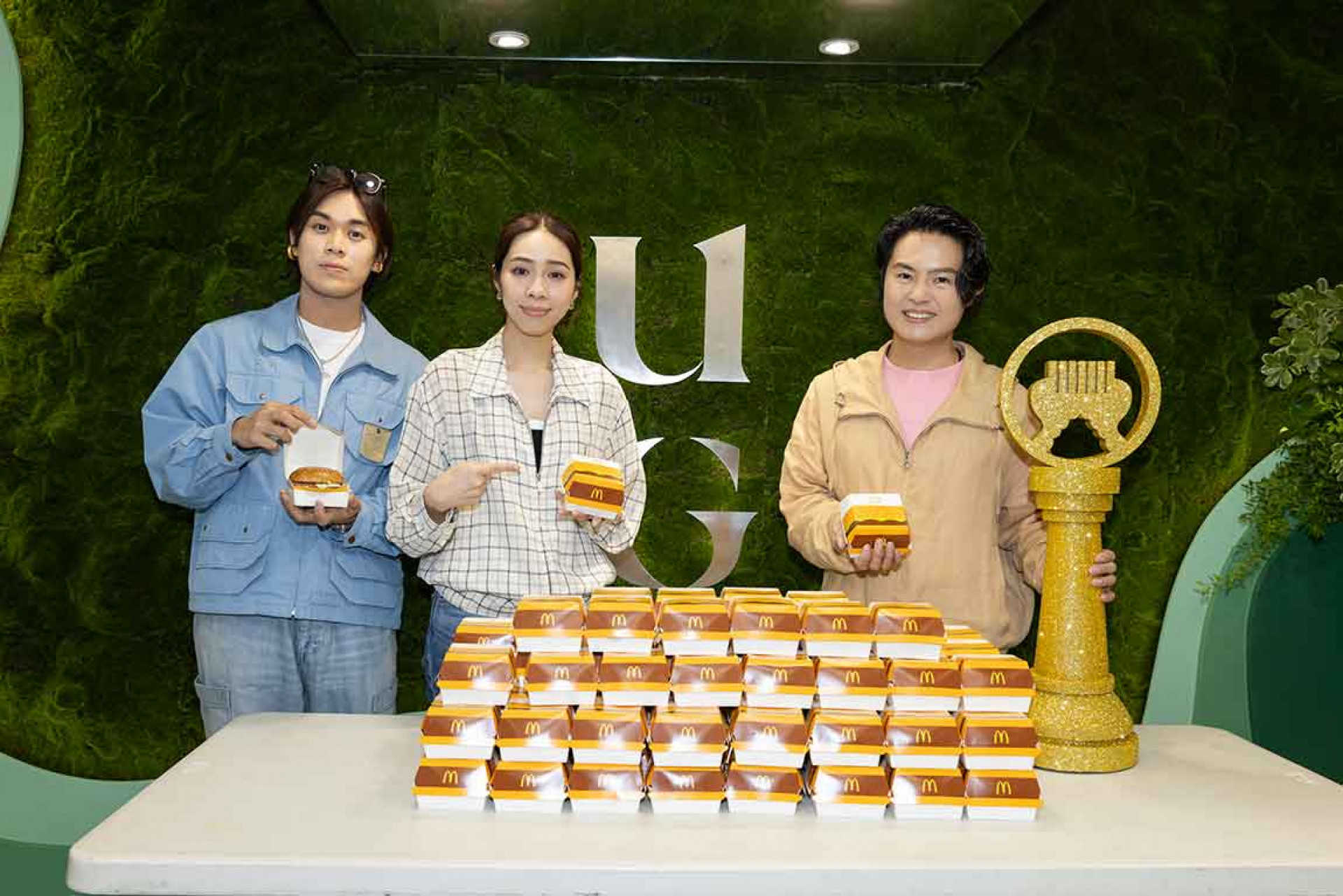 圖01:告五人〈又到天黑〉首奪金曲獎,「說到做到」兌現大麥克承諾。(相信音樂提供)