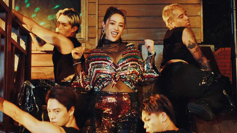 「原民金曲歌后」舞思愛榮耀回鄉返鄉開派對 MV 邀「Ponay卜耐」合作熱唱