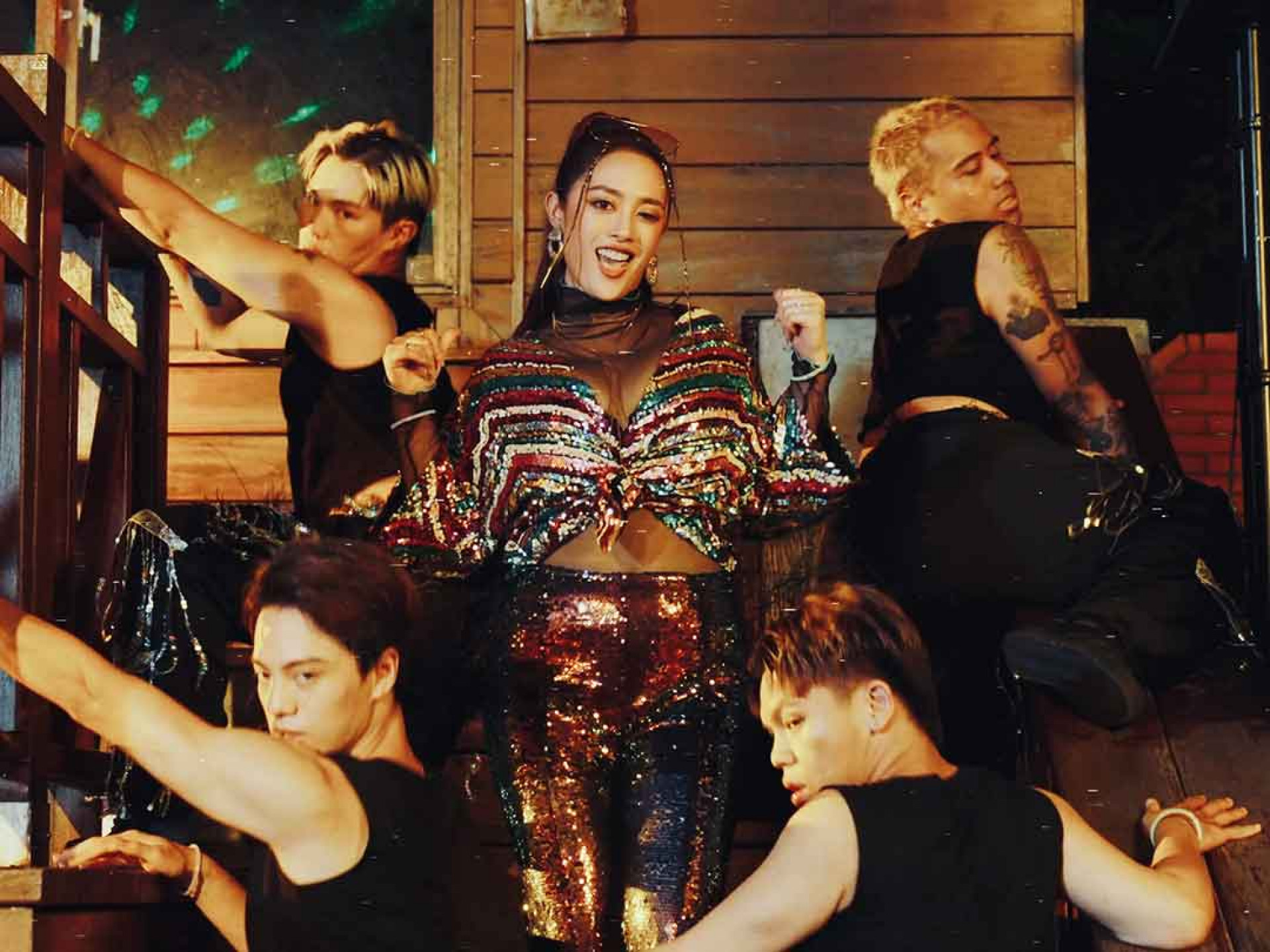 舞思愛與原民舞團「原民嬌娃」