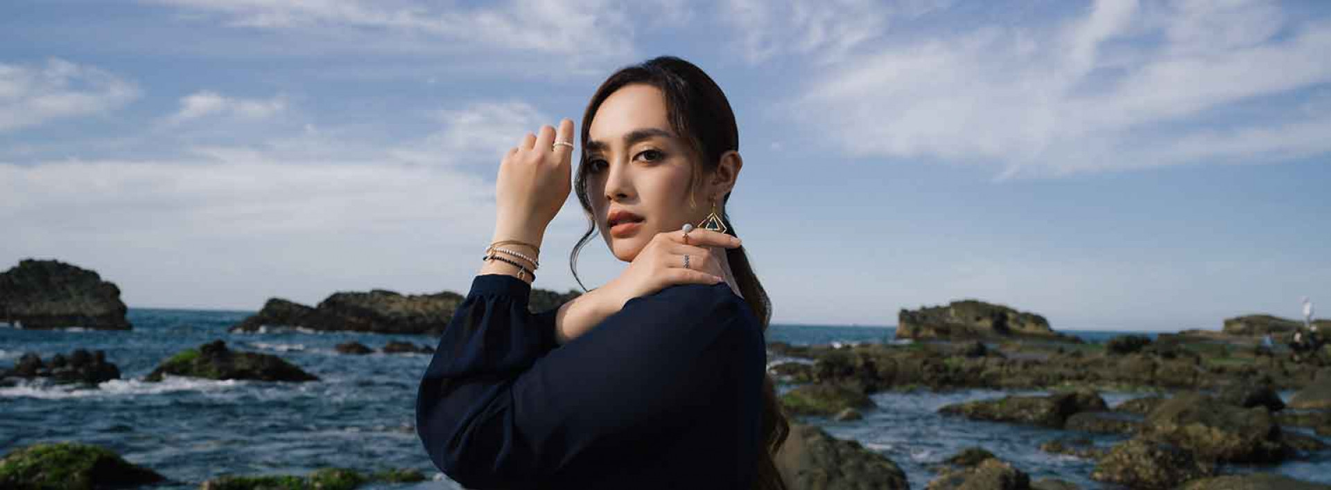 舞思愛〈家鄉〉MV回到成長地基隆的八斗子大坪海岸進行拍攝。