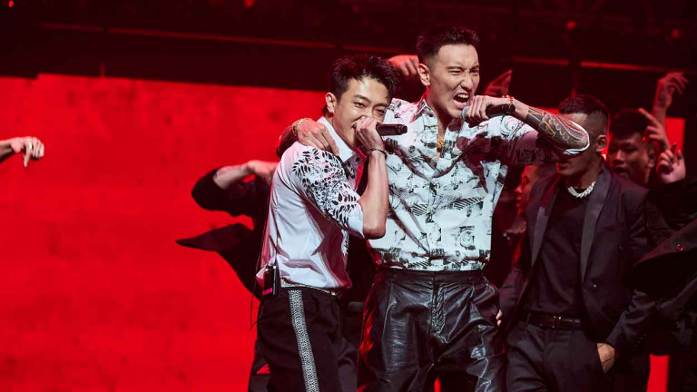 《角頭》眾演員同台飆戲飆唱！王陽明聯手張懷秋與「五虎將」舞台叫囂，散場嗆觀眾「都給我坐下！」