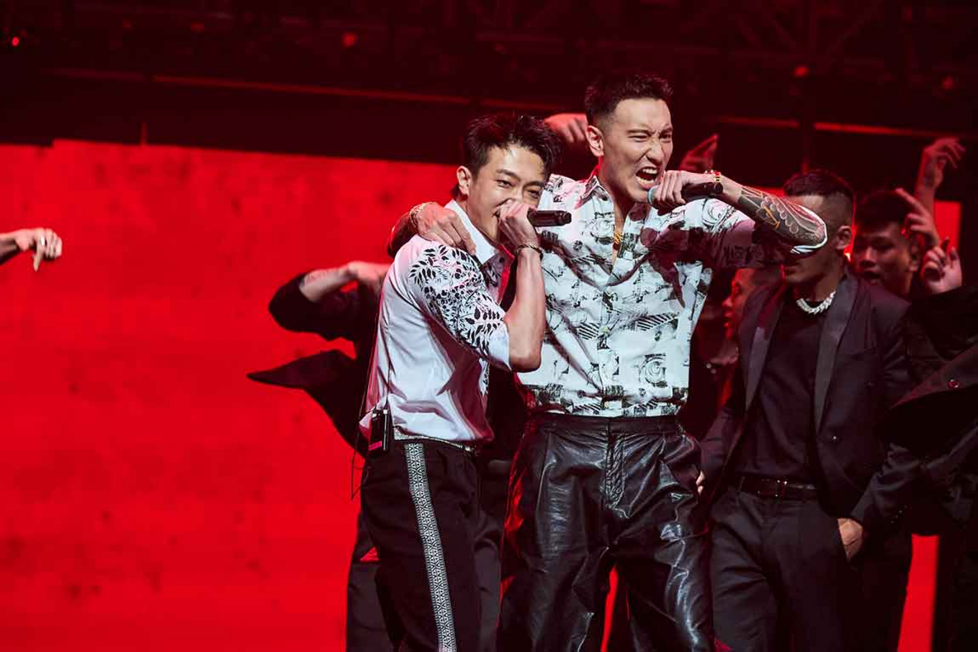 王陽明聯手張懷秋與「五虎將」舞台叫囂