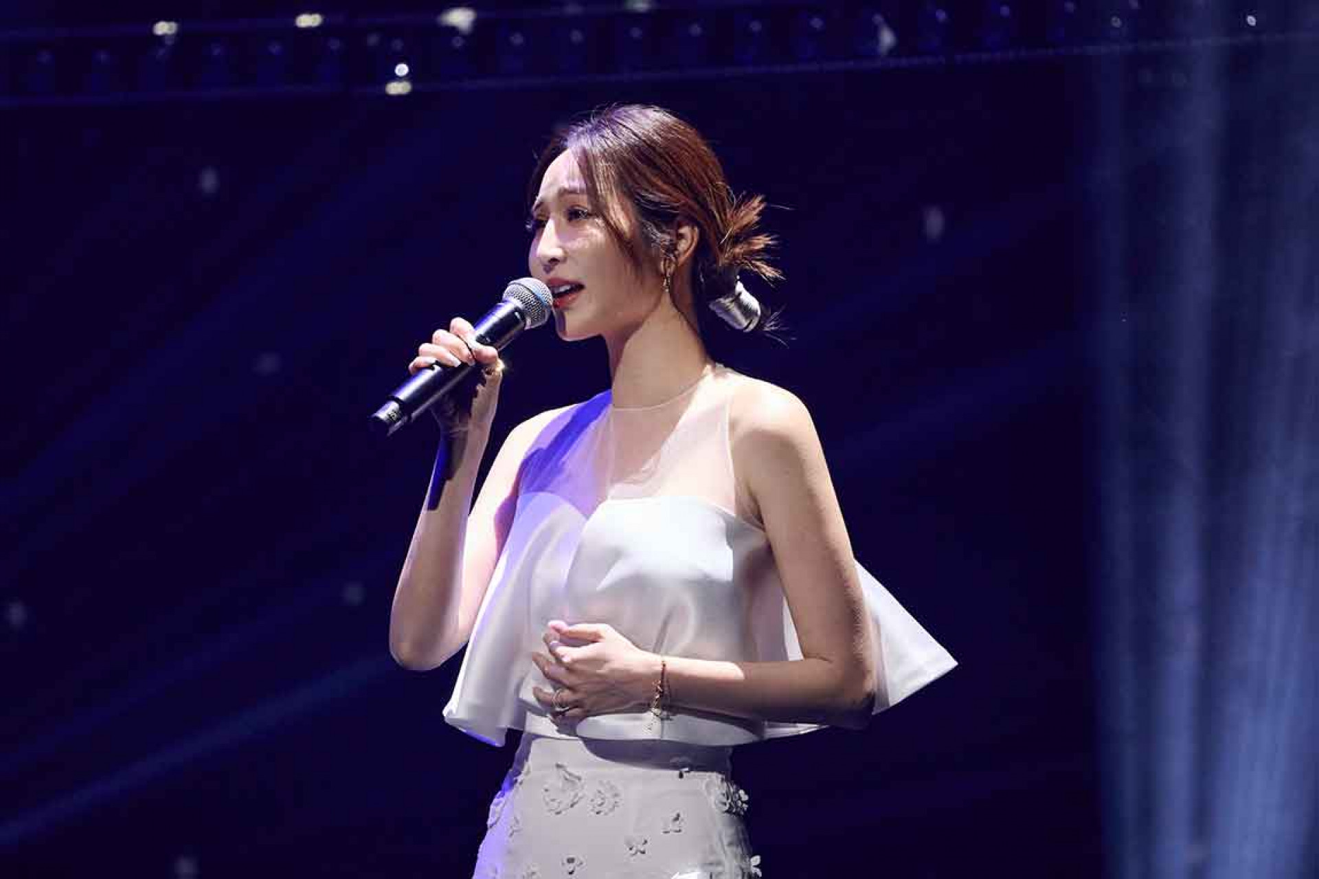 曾莞婷透過劇中角色緬懷龍劭華:「我雖然不是一個乖女兒,但謝謝你總替我想,像大樹一樣庇蔭我,叮嚀我做人處事的道理。」