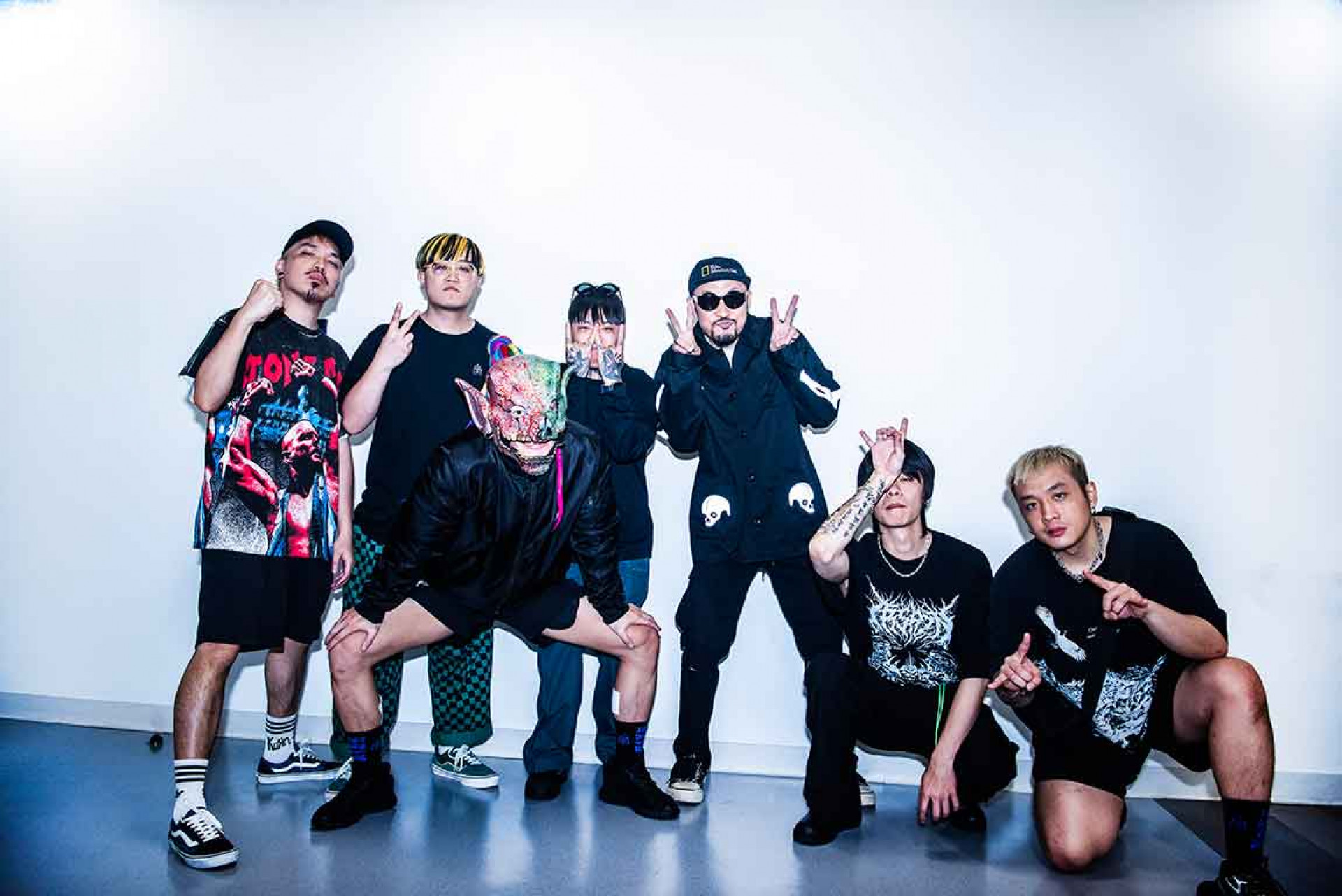 血肉果汁機與演唱會嘉賓MC-HotDog熱狗、Bat-Lin(左四)合照