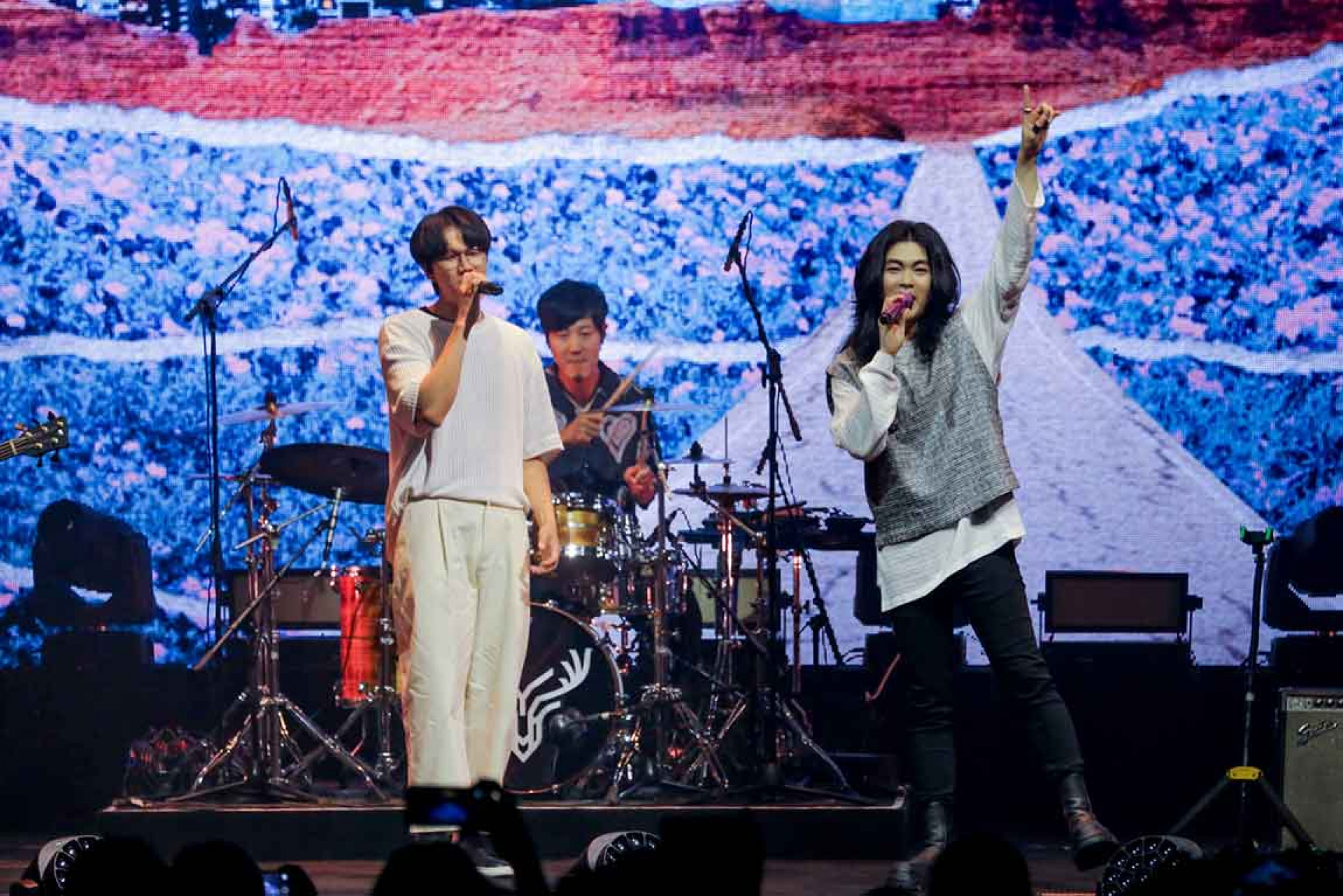 圖11:麋先生與宇宙人小玉驚喜獻唱2首歌曲嗨翻香港。(相信音樂提供)