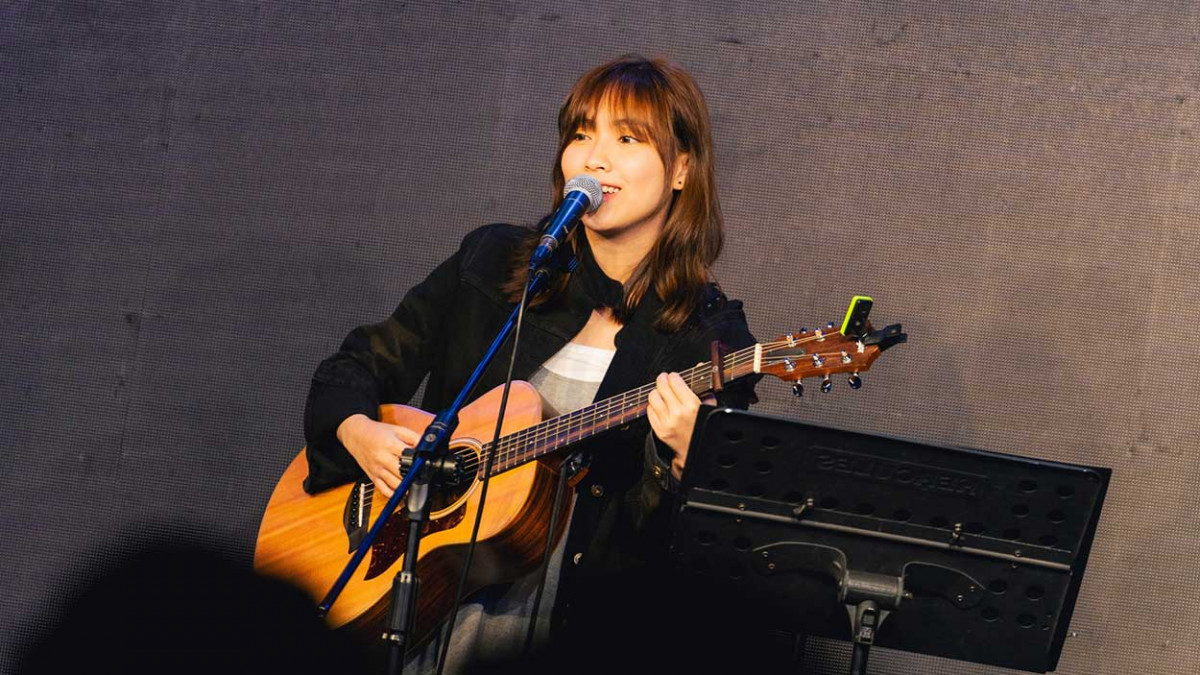 隱藏好聲音終露面登場！百萬點閱嗓音童雲晞 正式揭面 25歲陳佩賢喊：原來我也到這天了嗎
