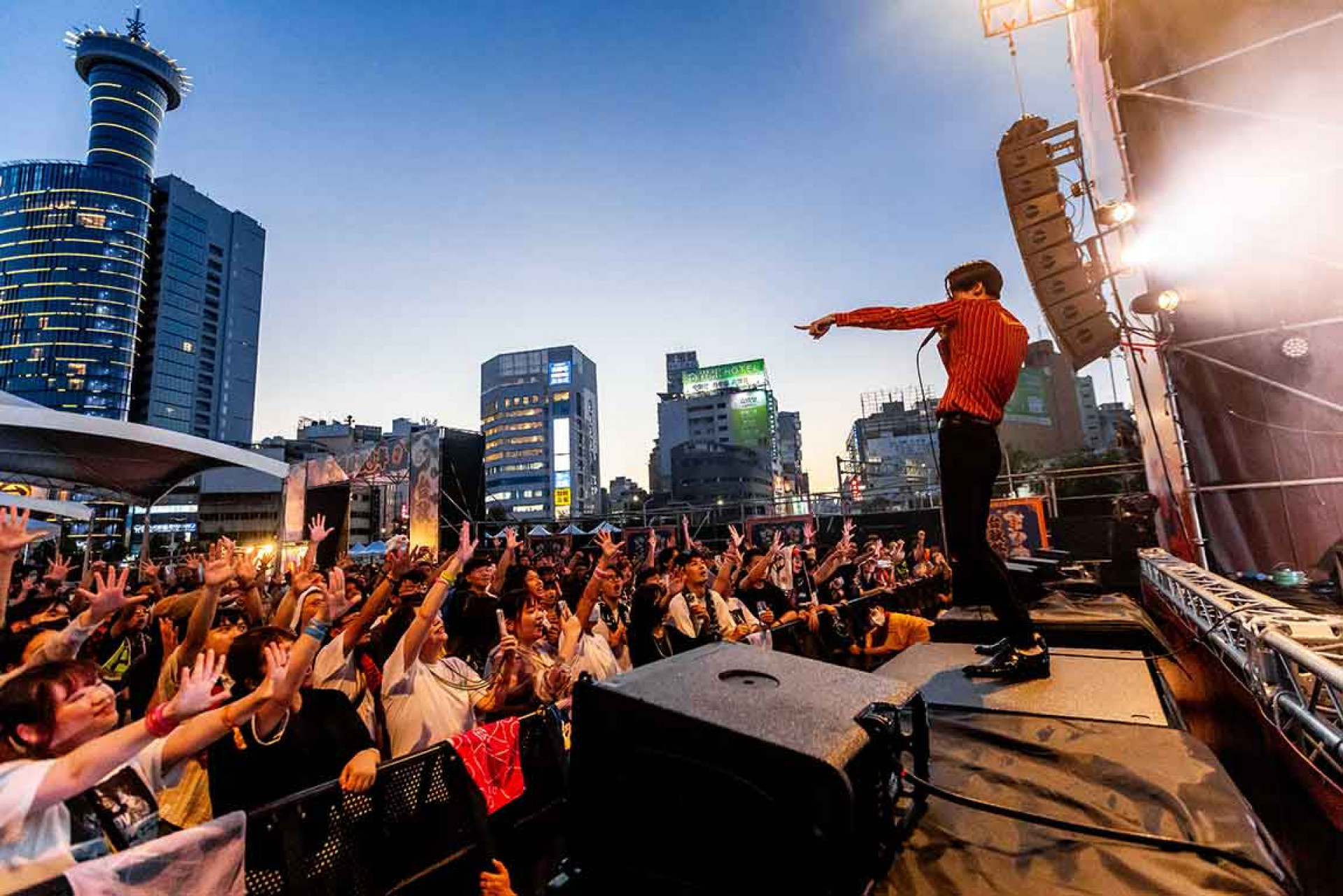 夜の本気ダンス-台秋祭演出照---2