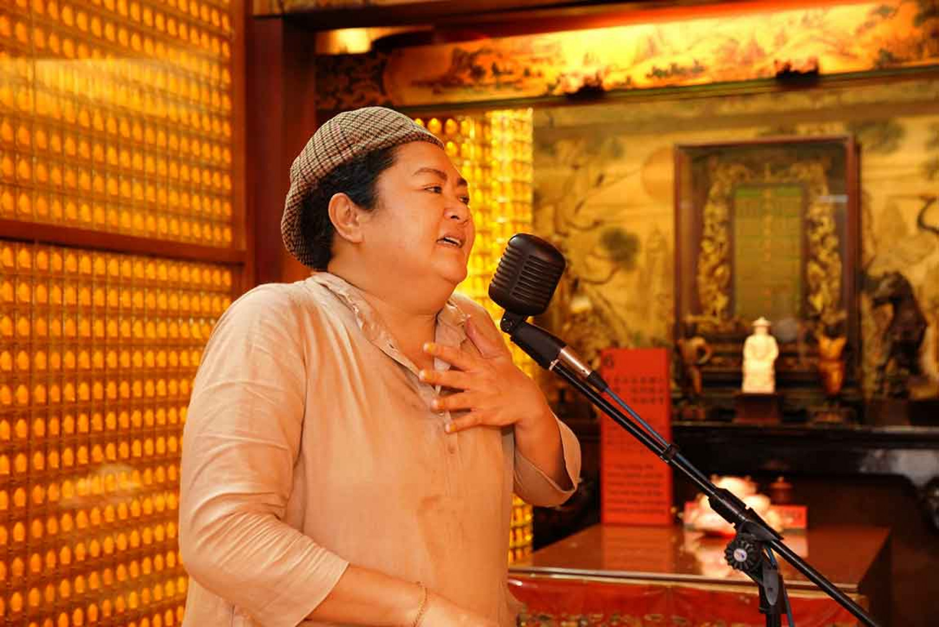 巴奈送給城隍爺一首勸世歌「提醒大家好好做人」