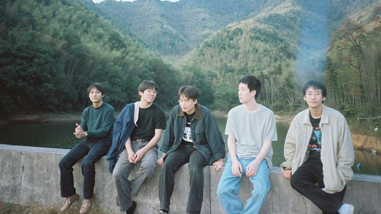 歌迷苦喊：「到底什麼時候才可以在台灣看到他們？」臥軌的火車睽違六年再度來台