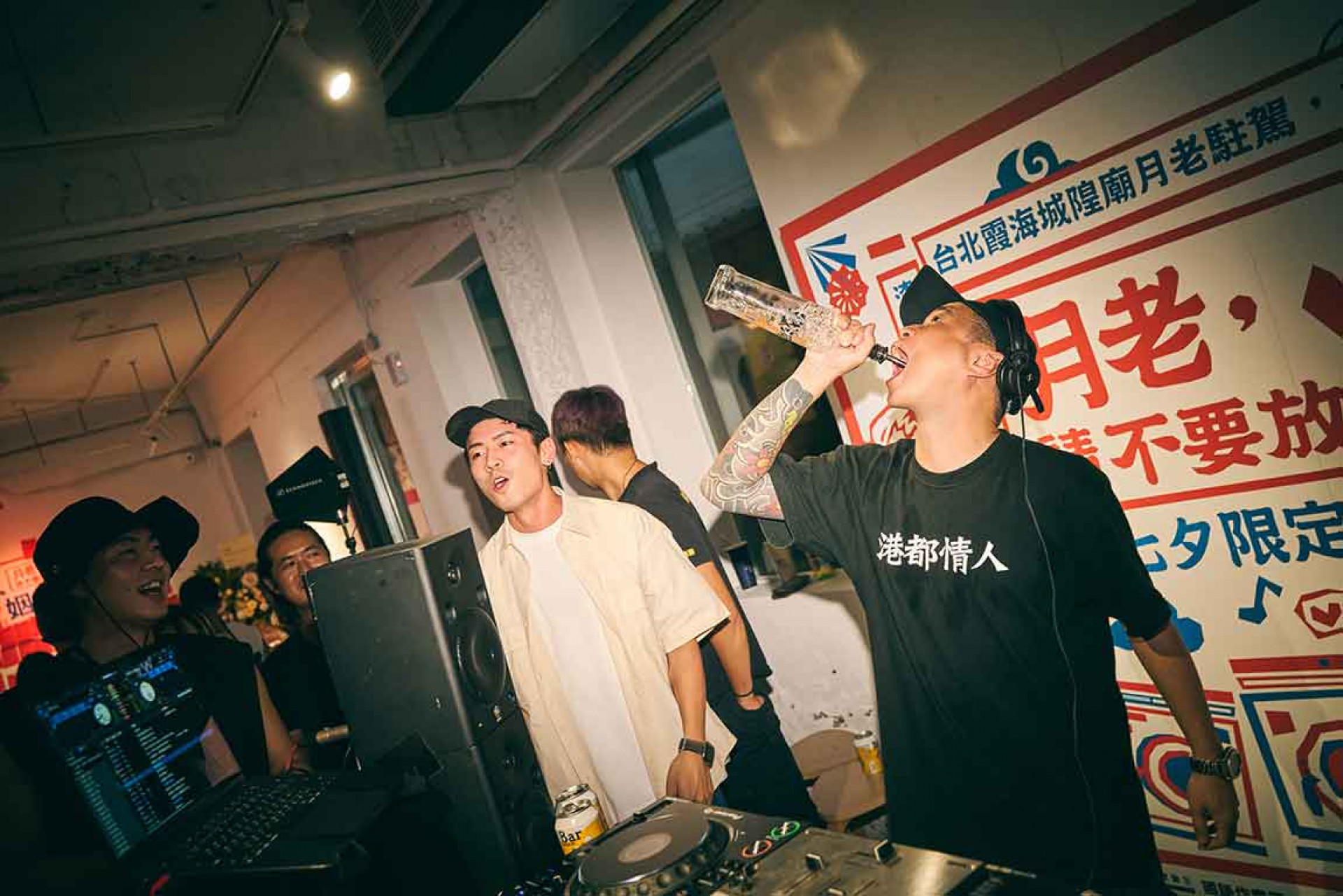 DJ-MR.SKIN賴皮（右）、萬秀孫瑞夫
