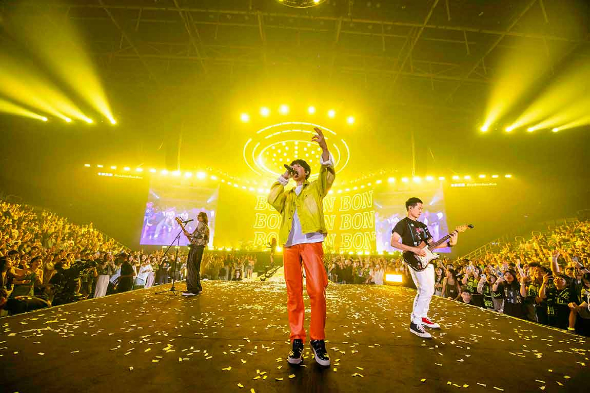 圖12:宇宙人與歌迷近距離演唱嗨爆。(相信音樂提供)