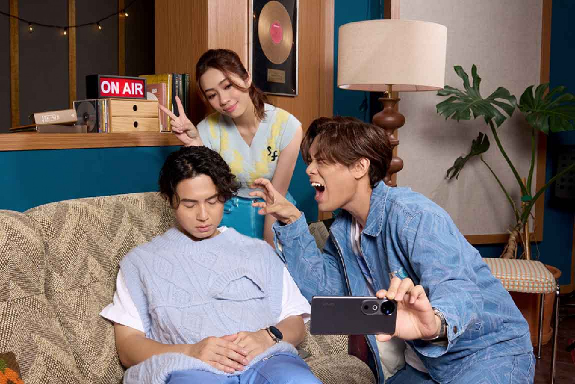 圖02:從不吵架的告五人拍攝廣告時,竟獻出「吵架初體驗」。(vivo提供)