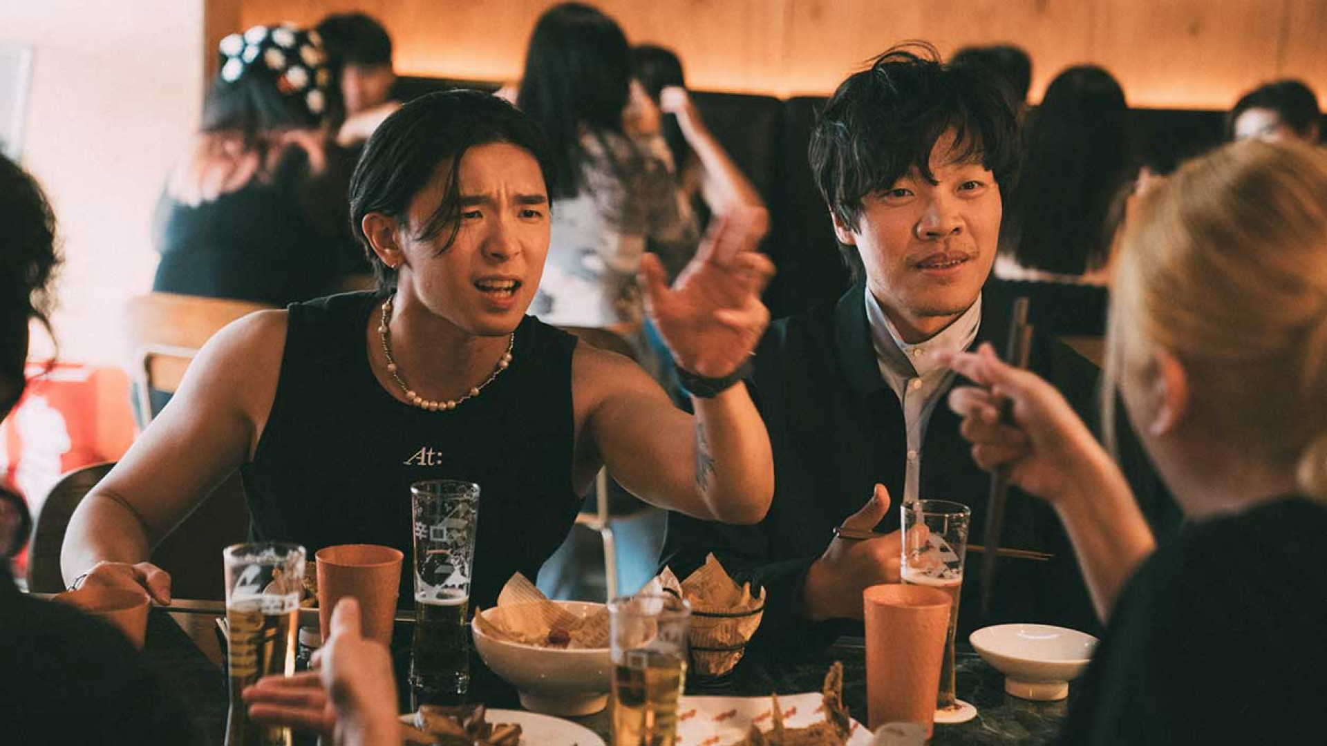 〈手機錢包鑰匙菸〉MV劇照_6