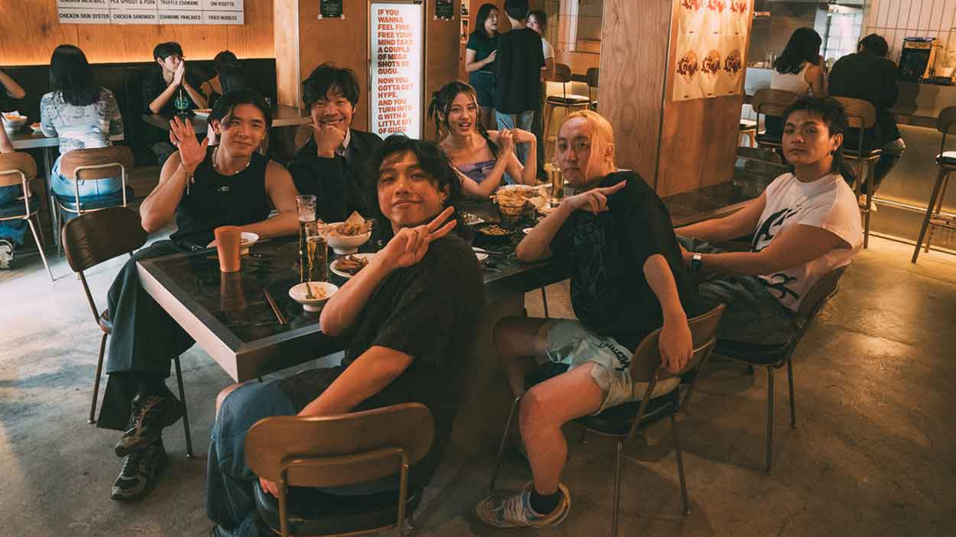 〈手機錢包鑰匙菸〉MV劇照_5