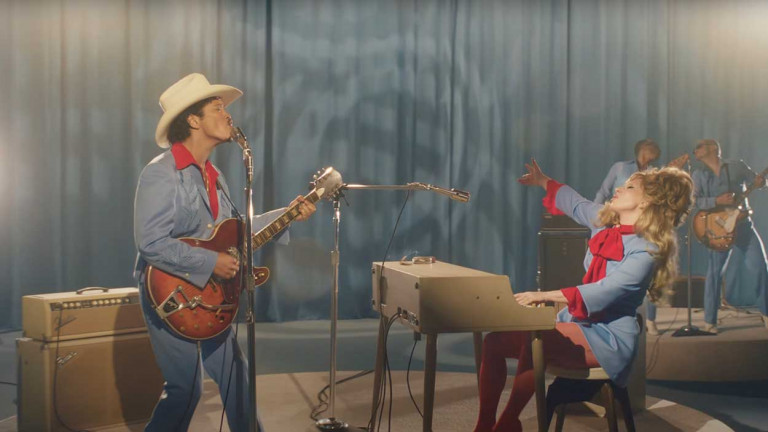 28 座葛萊美的夢幻聯動！女神卡卡與火星人布魯諾徹夜未眠共譜情歌