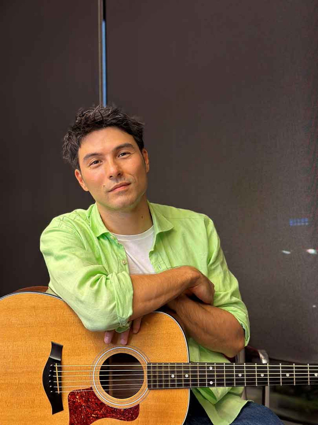 環球音樂提供_鳳小岳日前微博首度直播,吸90萬粉絲觀看同樂