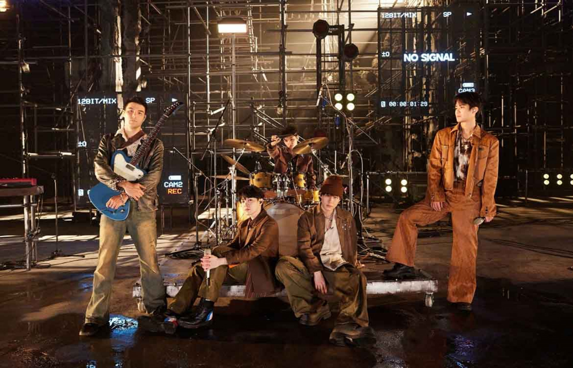 芒果TV《披荊斬棘》提供_鳳小岳(左起)、尤長靖、朱星杰、早安和熊梓淇一公組合首戰告捷