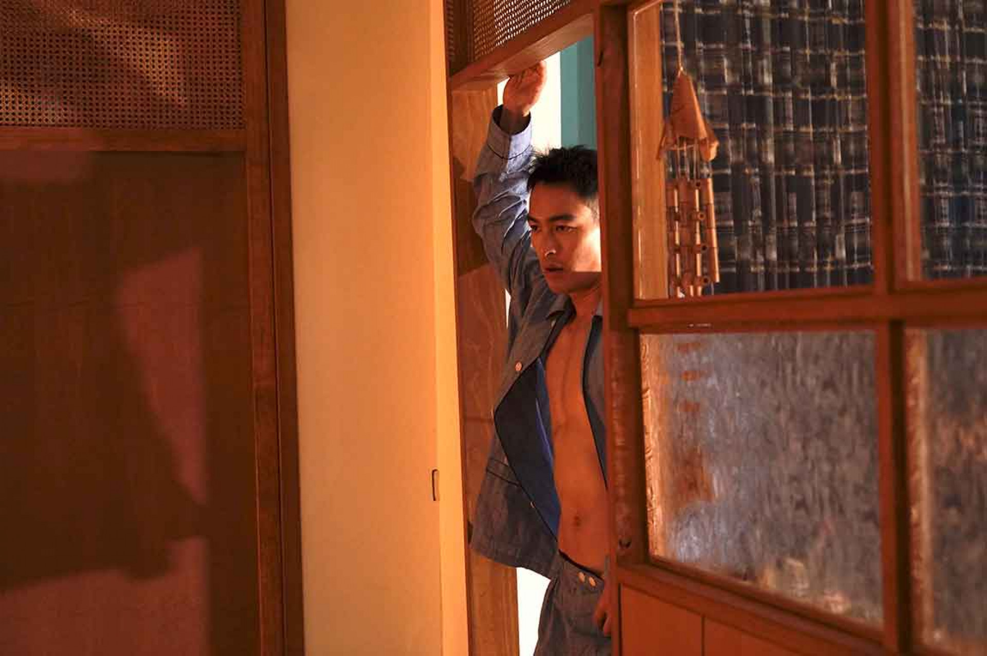 圖01:楊祐寧可鹽可甜-霸氣露6塊大肌肌。(壹壹影業提供)